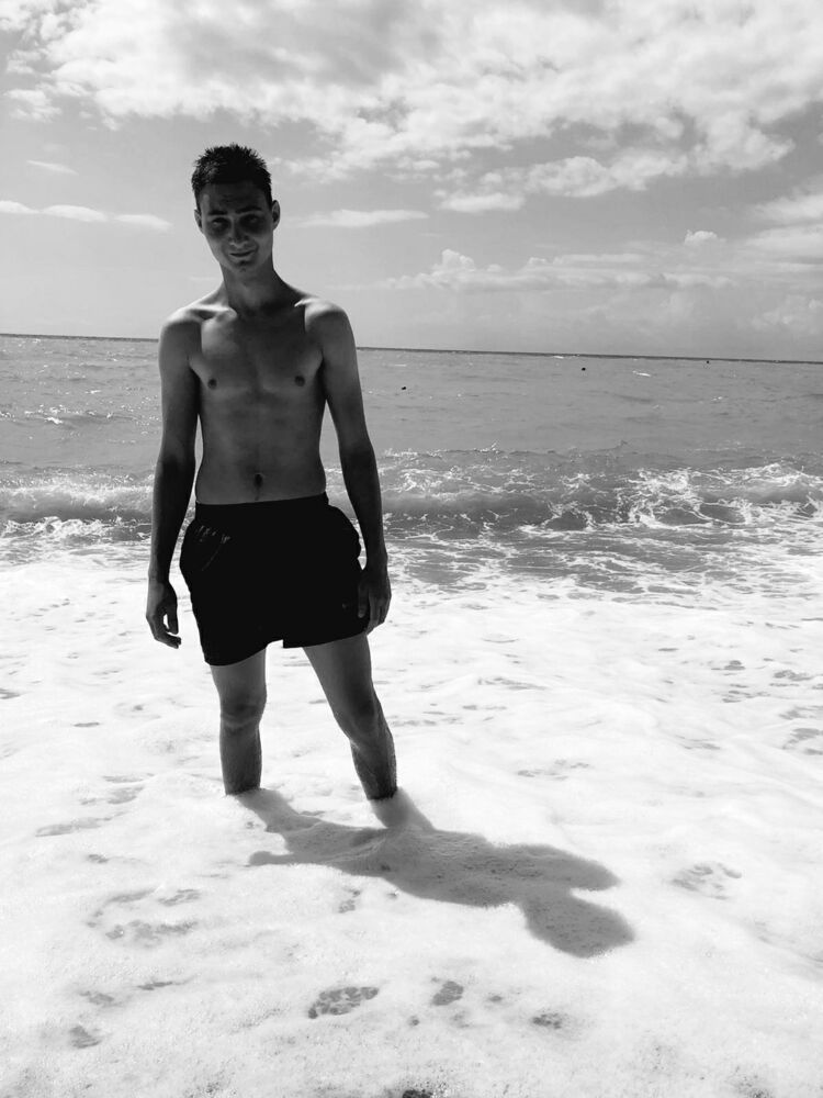  ,   Vladislav, 21 ,   ,   , c , 