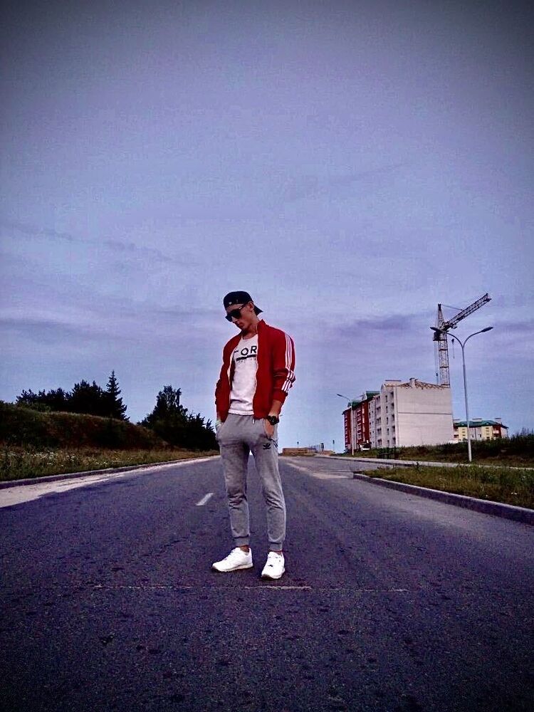  26520539  Denis, 25 ,    