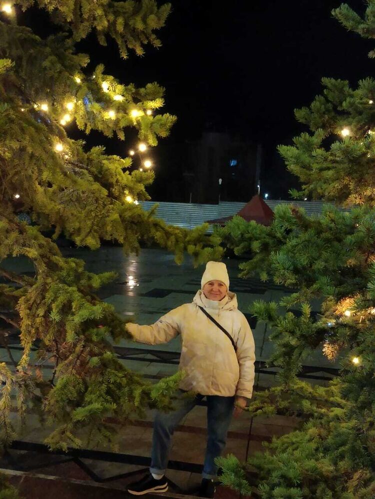  54446329  Tatiana, 51 ,    