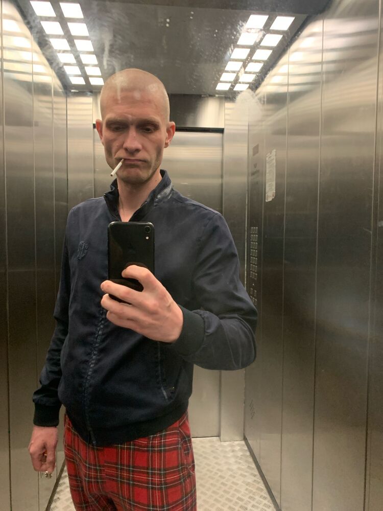  52329359  Boris, 35 ,    