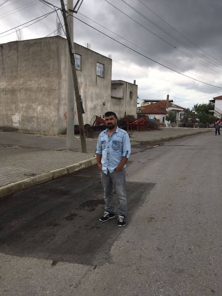  49814039  Yasin, 44 ,    
