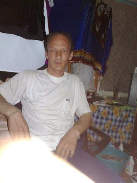  7654819  Wiktor, 49 ,    