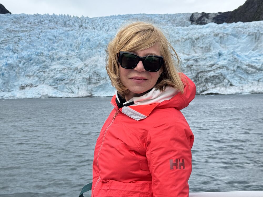  53997129  Elena, 67 ,    