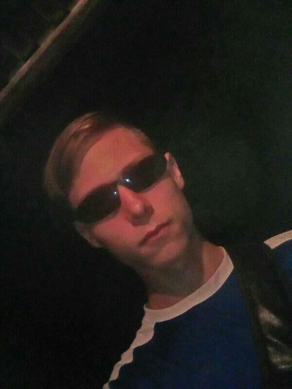  50739989  Igor, 19 ,    