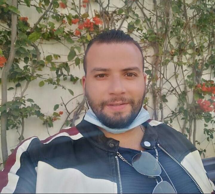  22817639  Yasser, 35 ,    