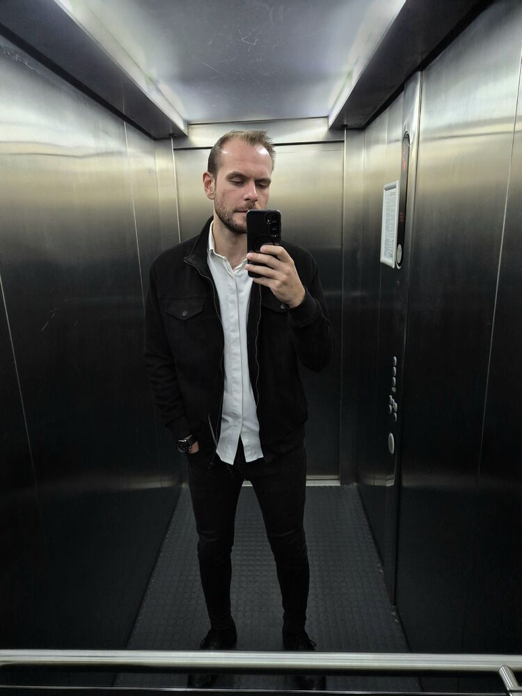  49583809  , 28 ,    