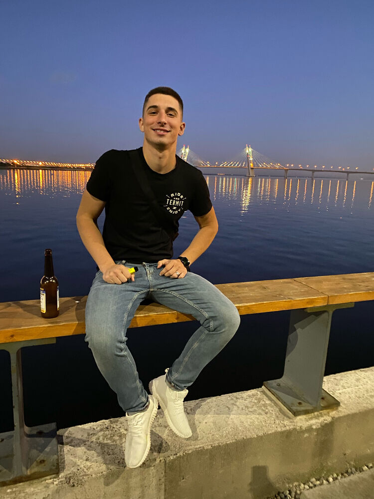  27071169  Alex, 28 ,    