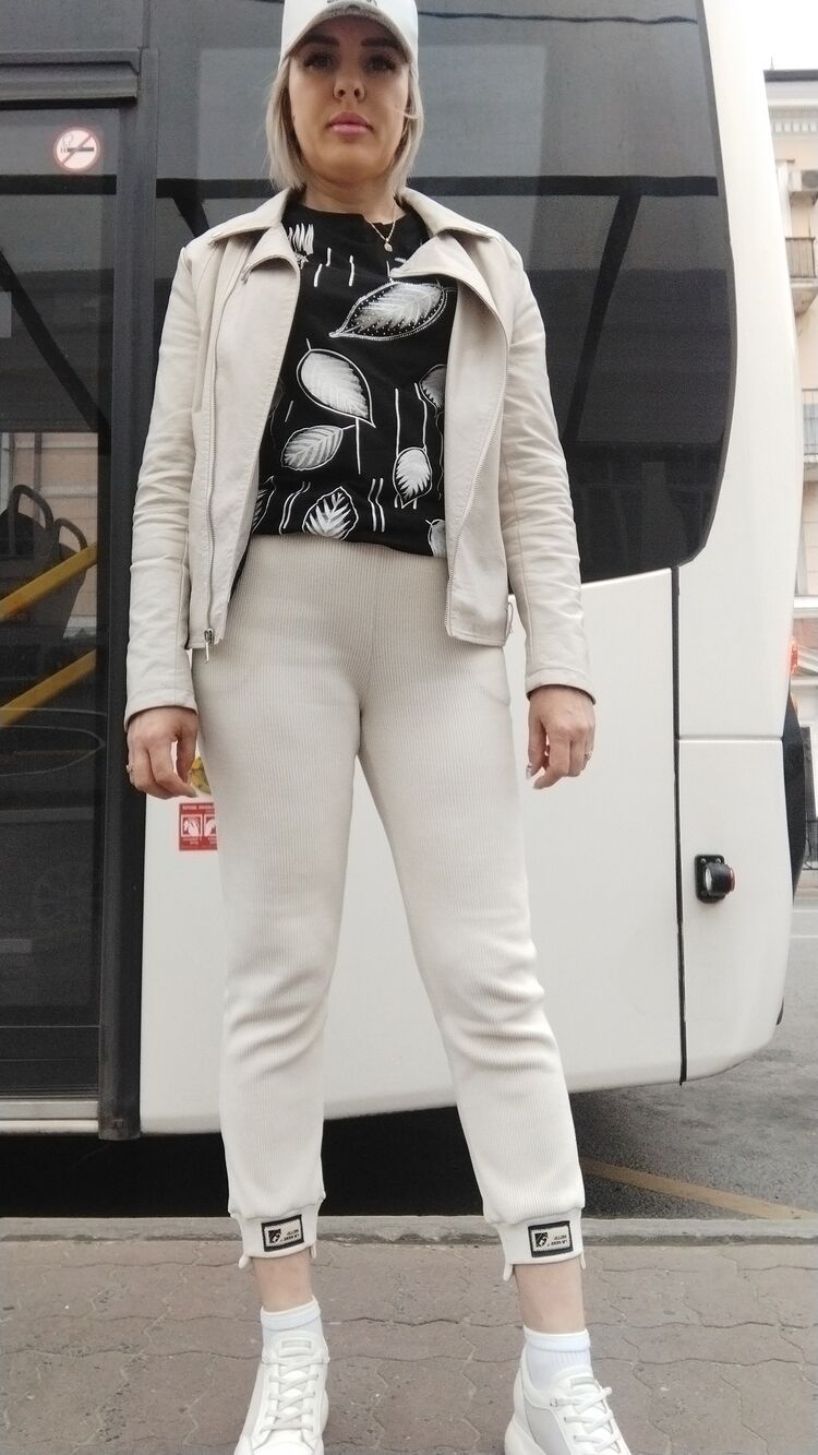  --,   , 44 ,   c 