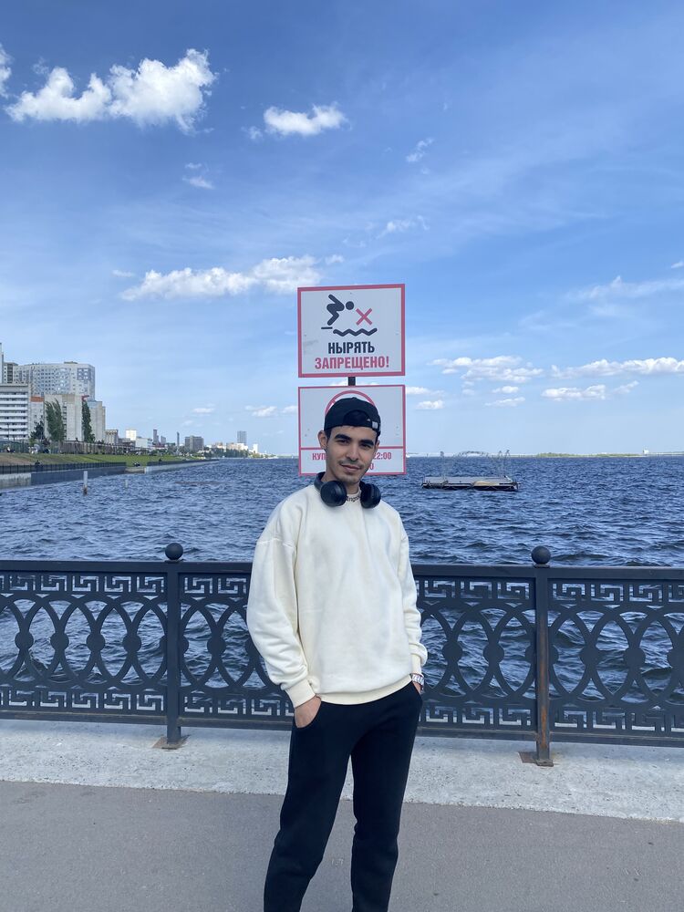  50310989  Karim, 22 ,    