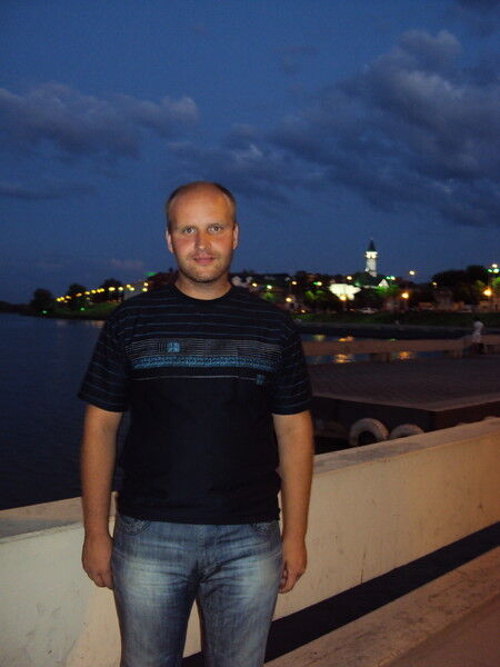  14693789  Anton, 41 ,    