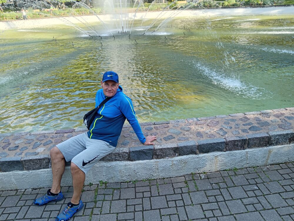  52407309  Igor, 49 ,    