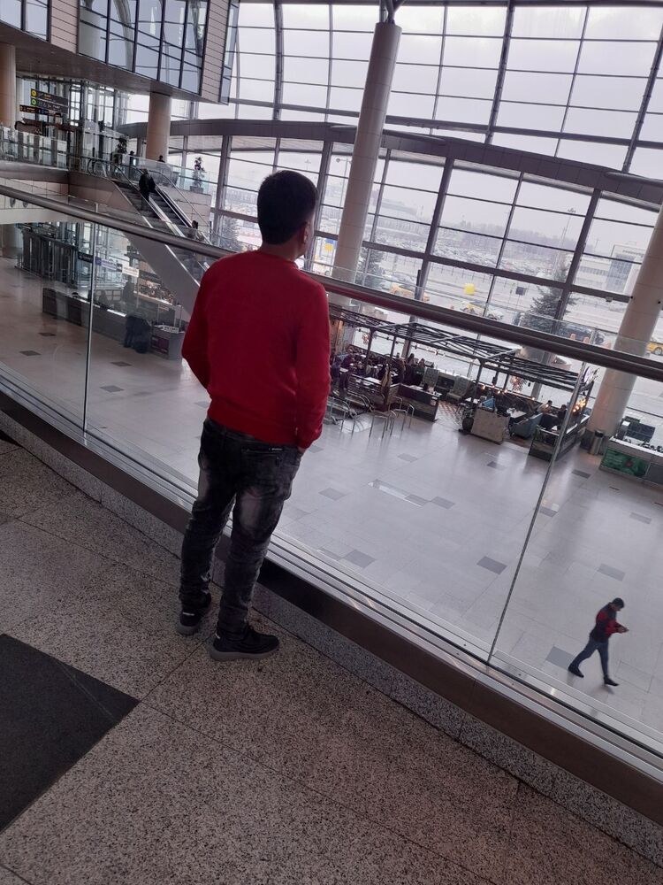  ,   Akbar JON, 34 ,     , c 
