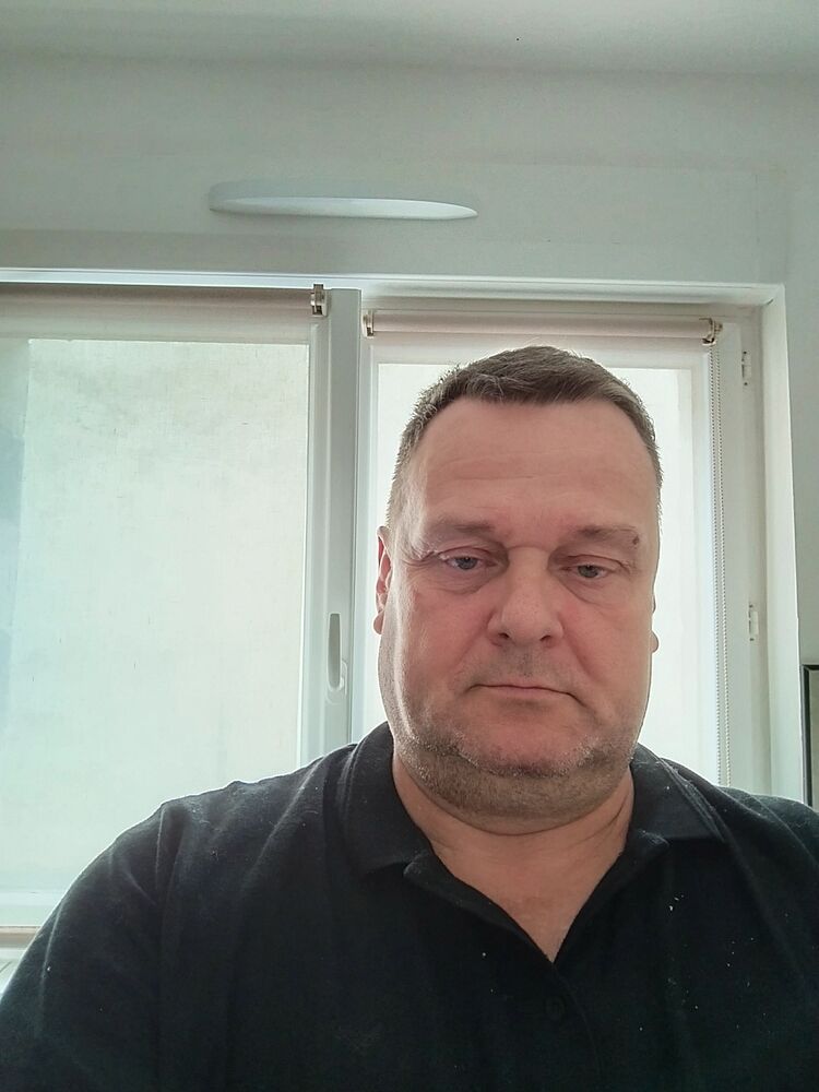  52939399  Aleksandras, 54 ,    Alizay