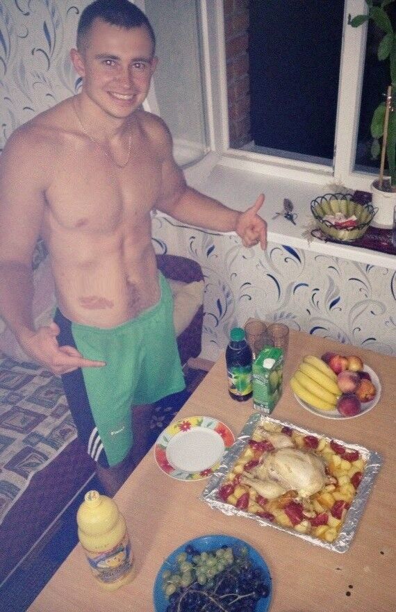  12777909  Artem, 34 ,    