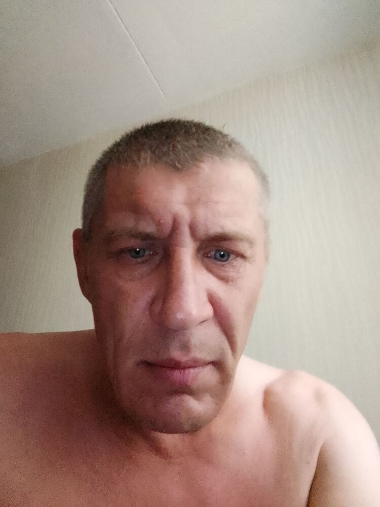 44803279  Leonid, 48 ,    