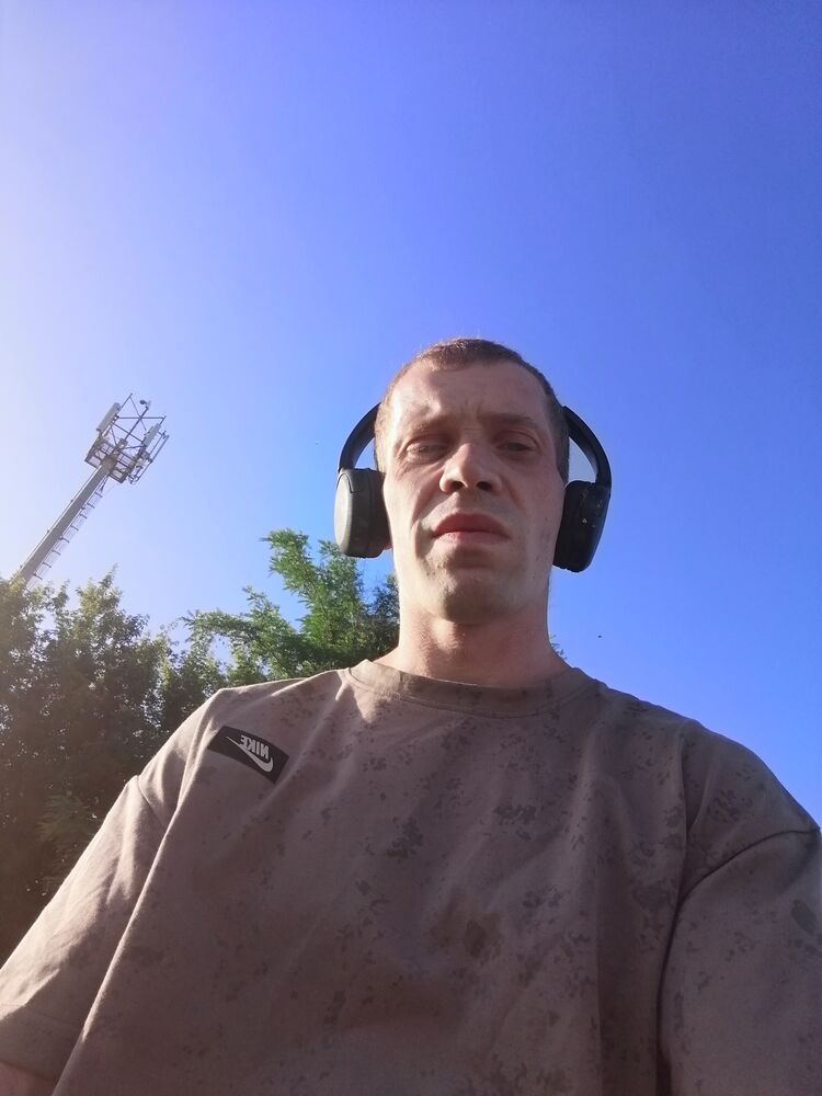  44271759  Saimon Beike, 33 ,    