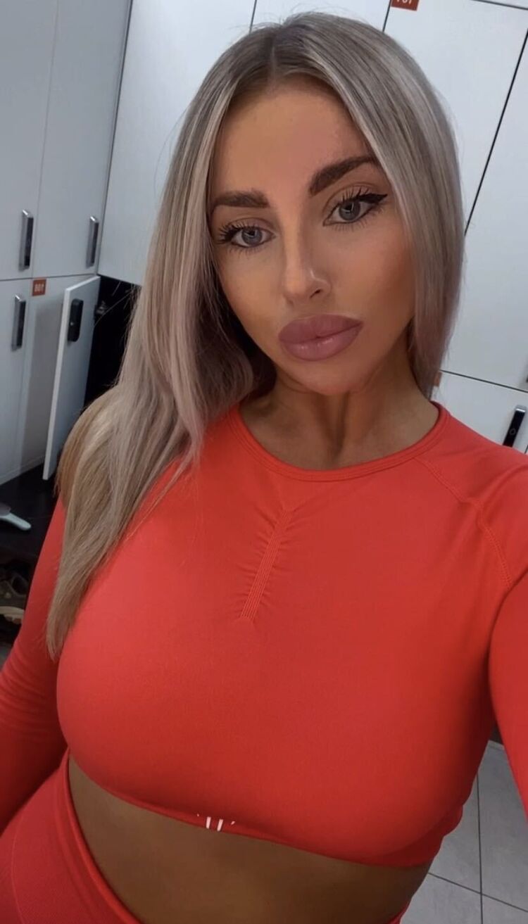  ,   Kari, 32 ,  