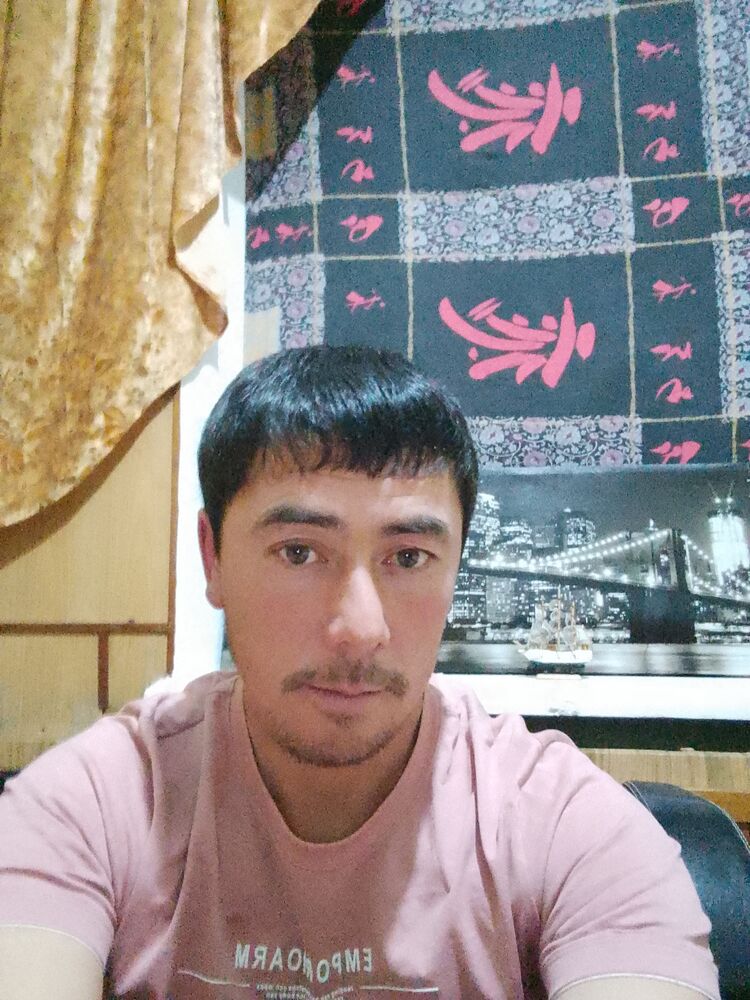  31596039  Akrom, 38 ,     