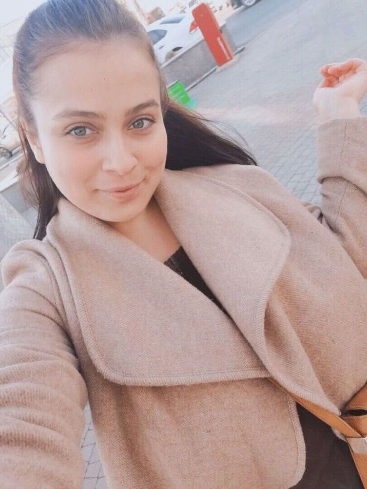  26621359  Adelina, 26 ,    