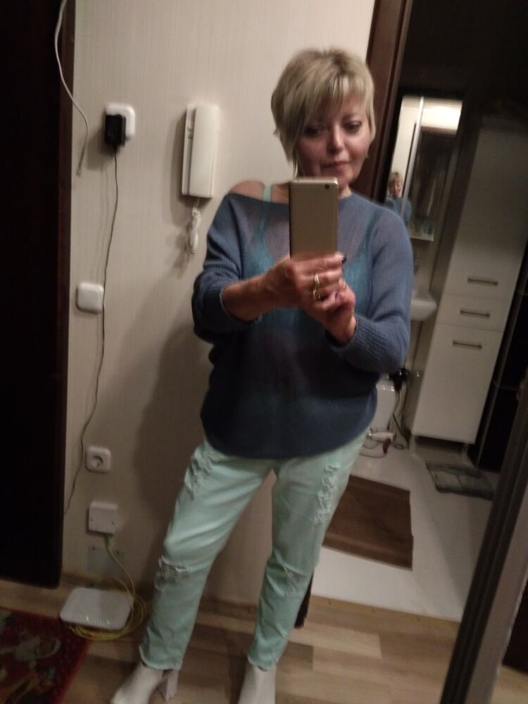  ,   Lana, 52 ,   