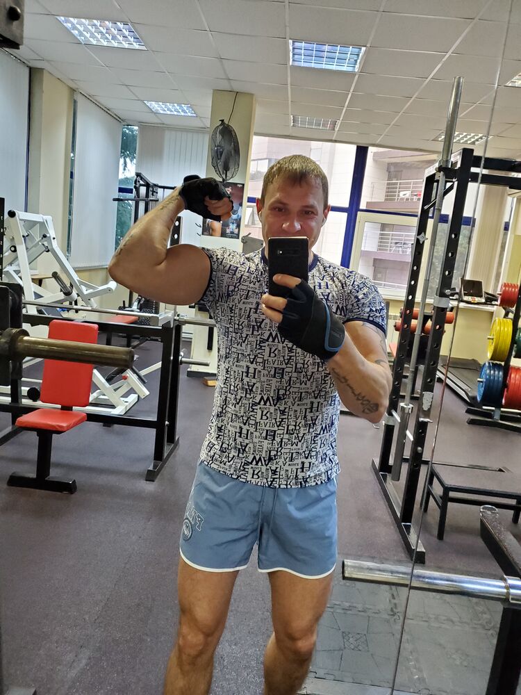  ,   Anton, 40 ,   ,   