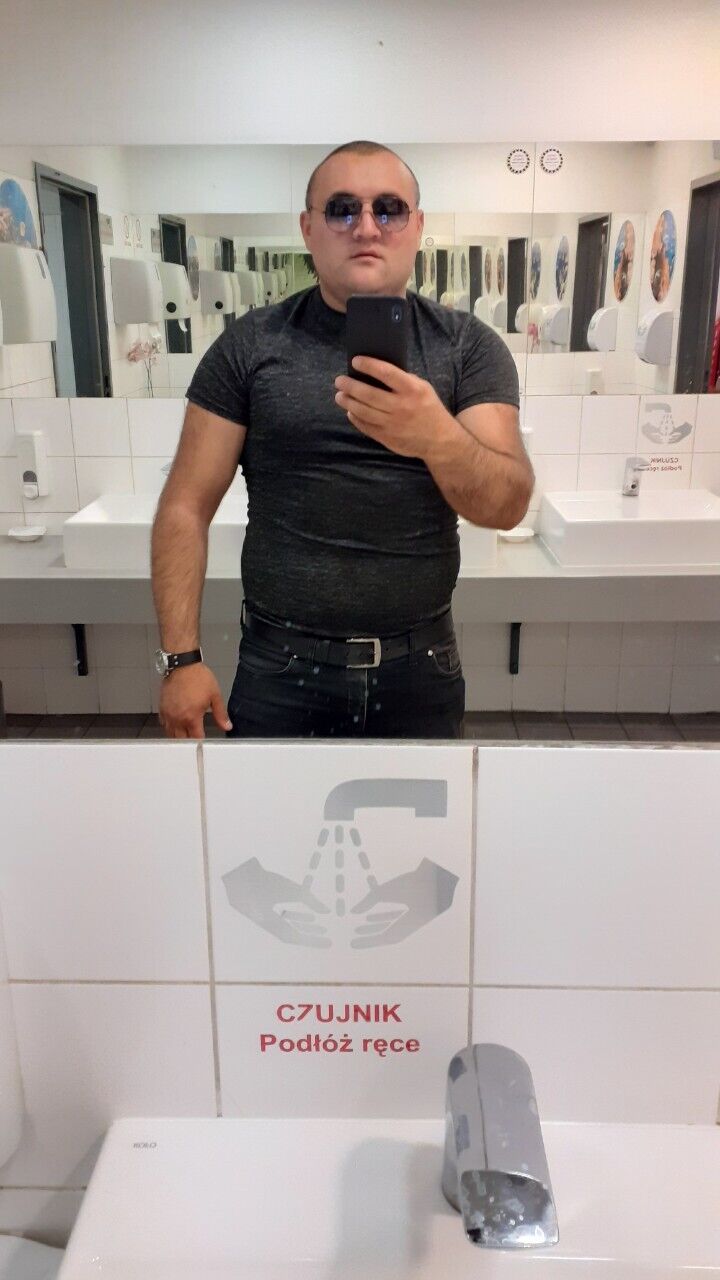  27164229  Artur, 38 ,    --