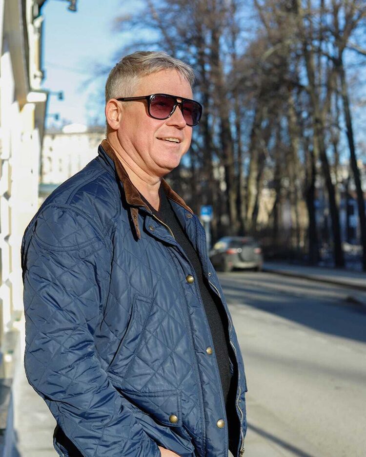  27746729  Michael Boch, 60 ,    -