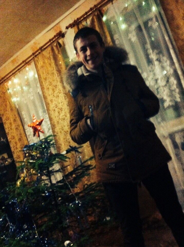  10924449  Alex, 27 ,    