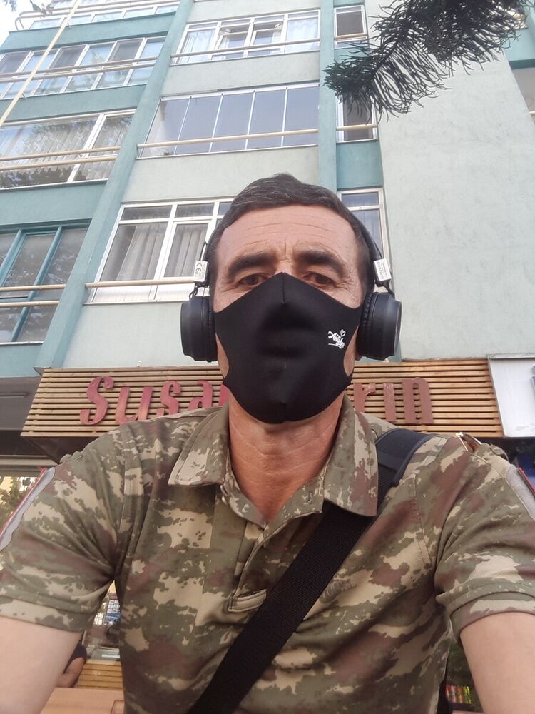  21515879  Oktay, 48 ,    