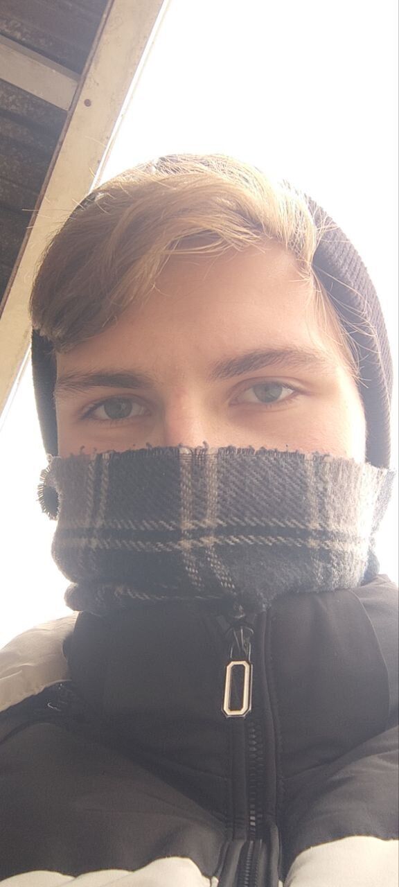  53453429  Stanislav, 20 ,    