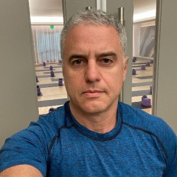  44412489  David, 62 ,    
