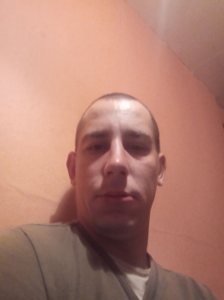  38239459  Edgar, 33 ,    
