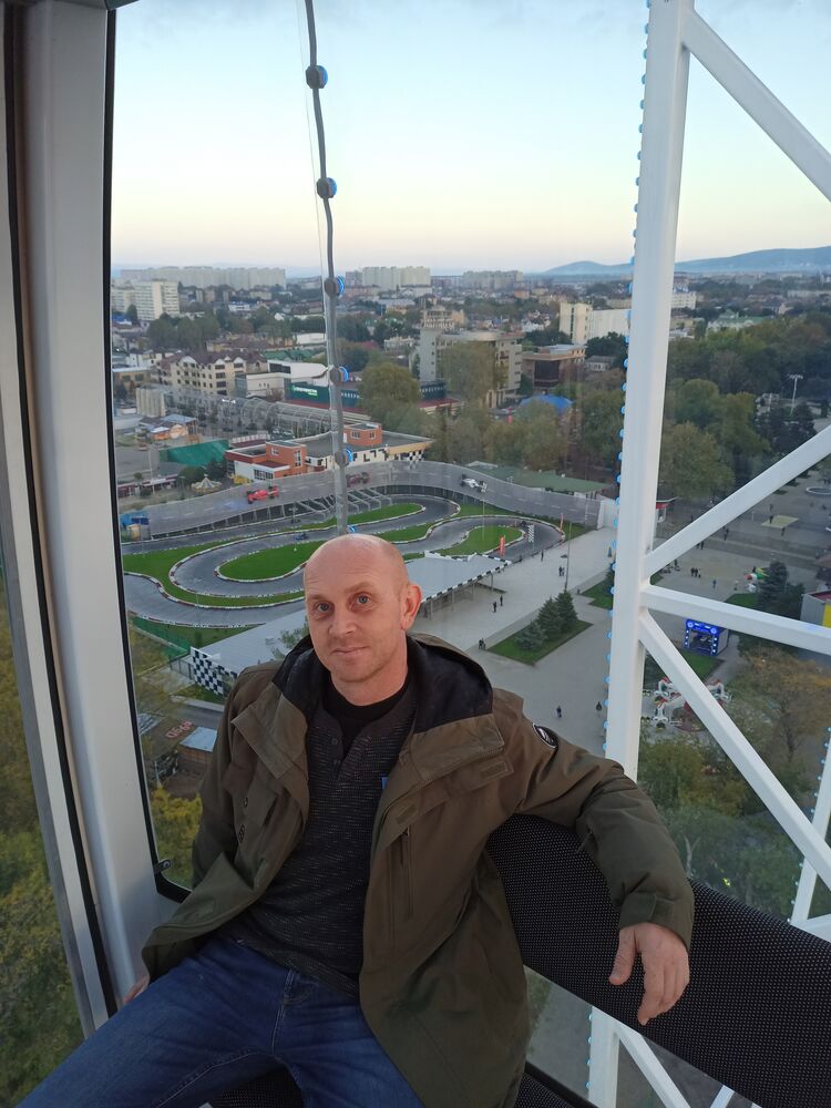  22928249  Dmitrii, 41 ,    