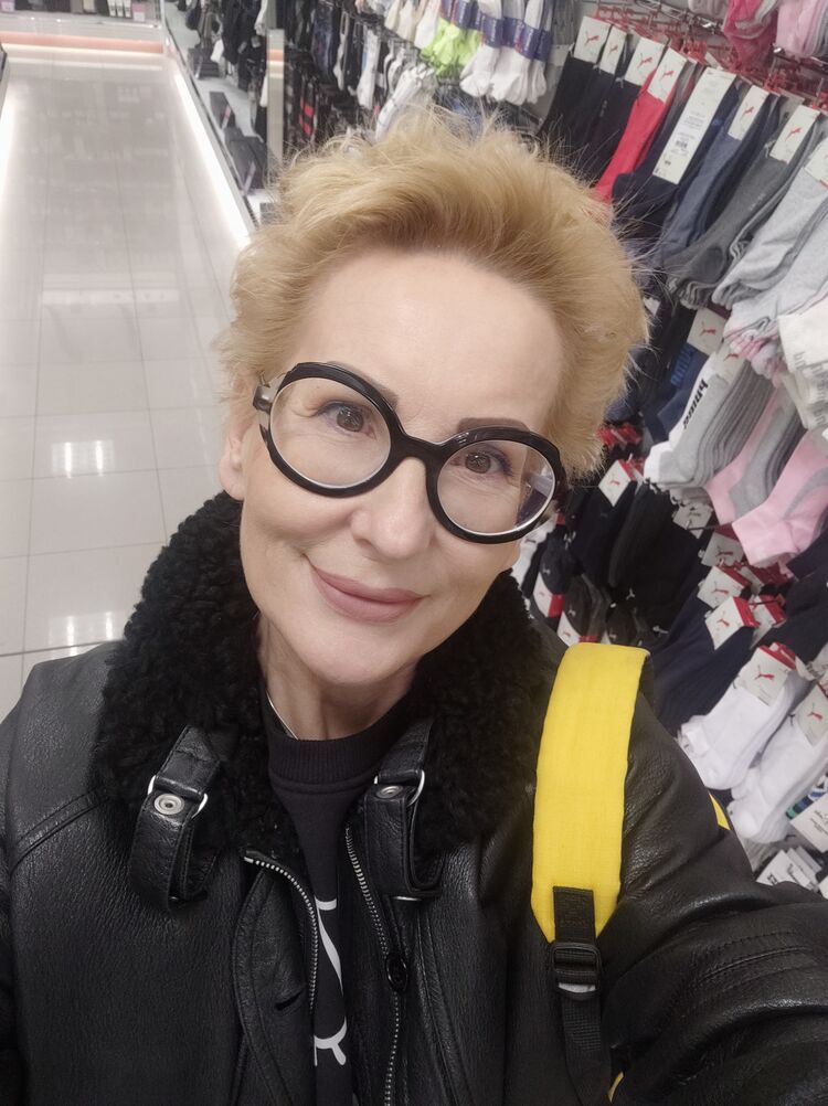  ,   Tanita, 49 ,   ,   