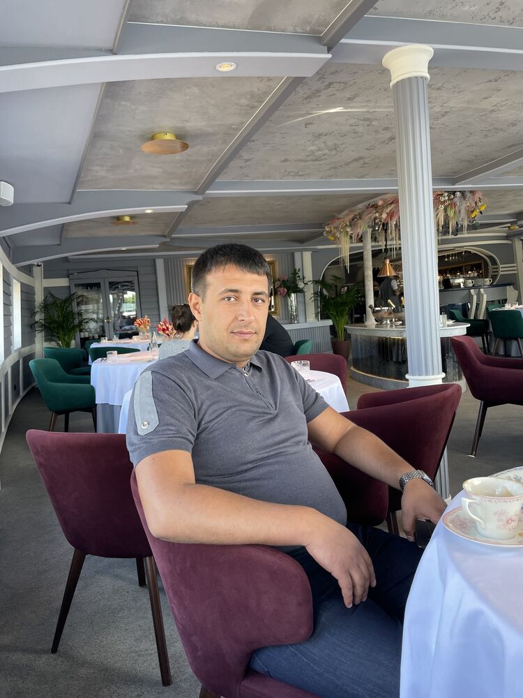  34791879  Hayk, 33 ,    