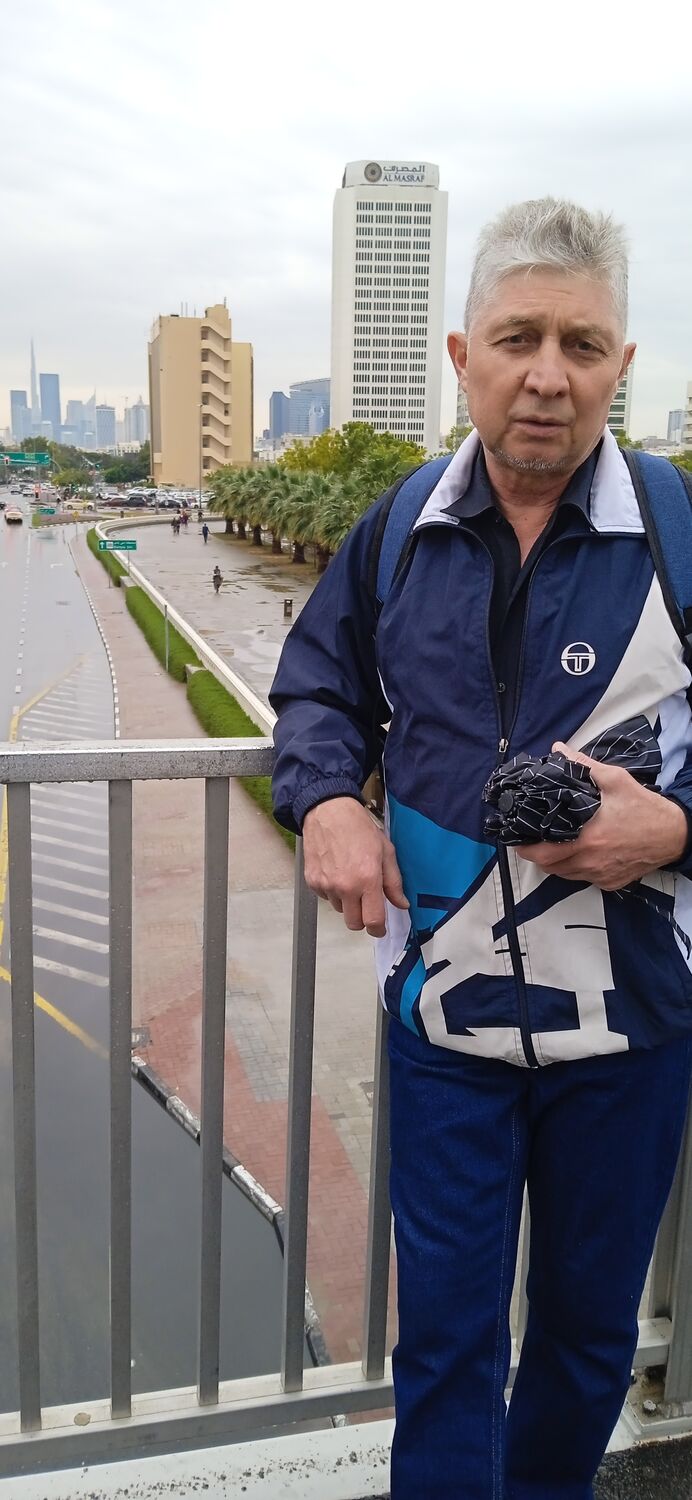  33743839  Vlad, 56 ,    