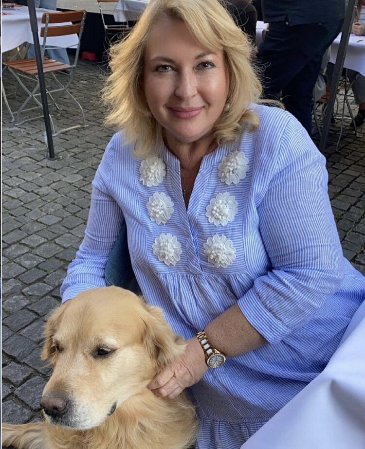  ?,   Suzanne, 50 ,     , c 