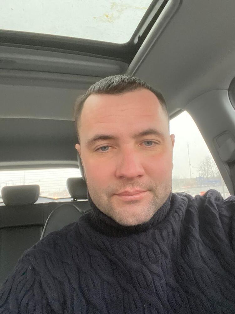  32414809  Eduard, 31 ,    