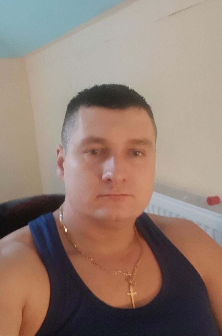  18919379  Dawid, 40 ,    