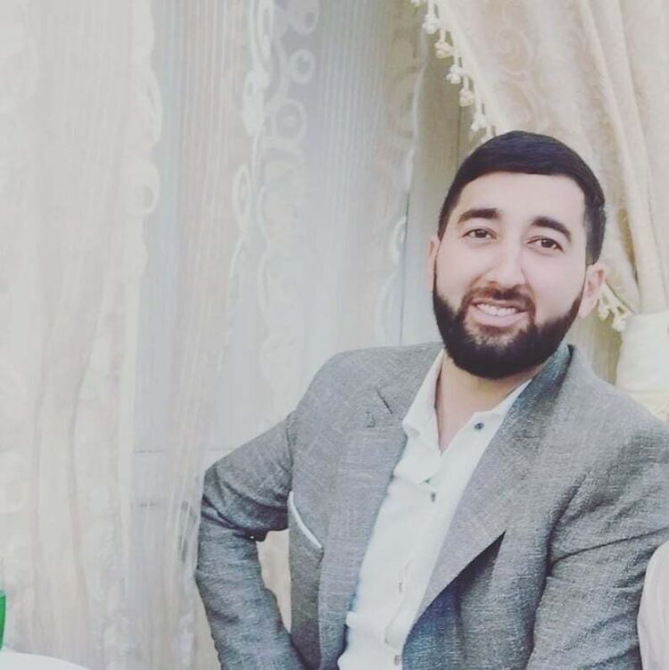  39869209  Emil, 32 ,    