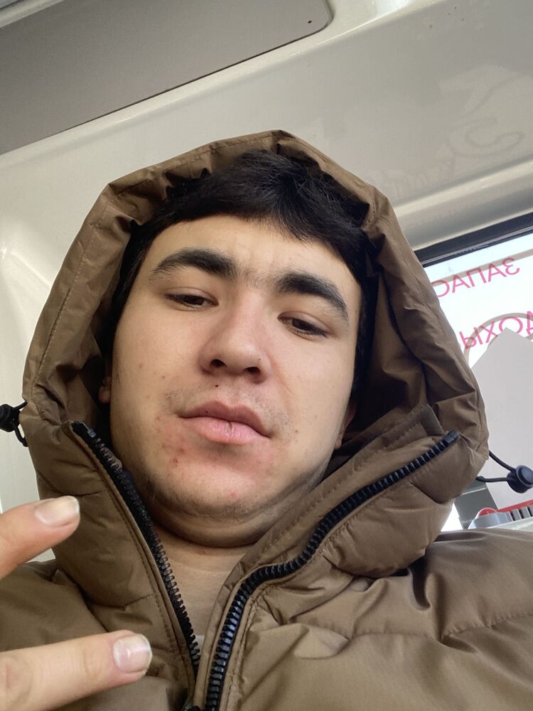 ���� 55774409 ����� Asadbek, 19 ���, ���� ���������� � Canary Wharf