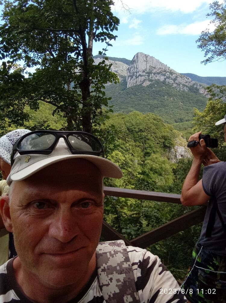  37322379  Andrei, 60 ,    