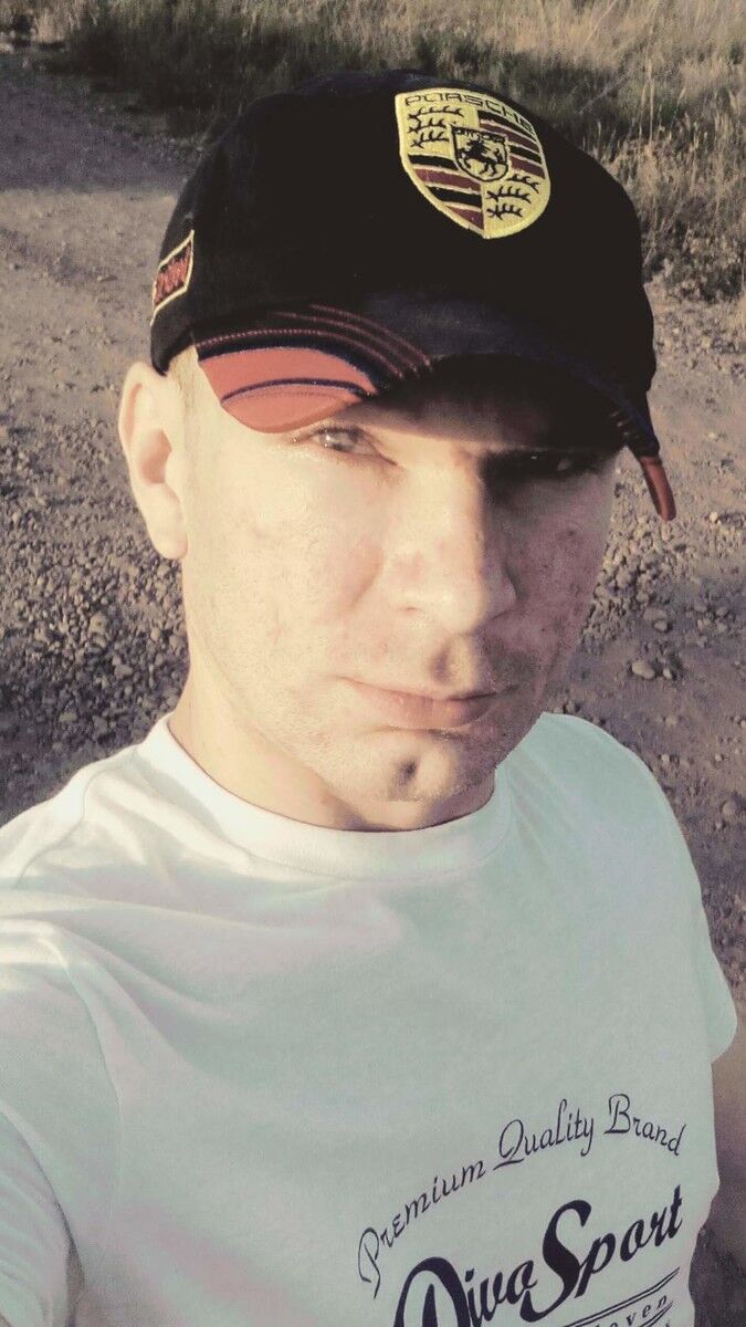  19432489  ˸, 36 ,    -