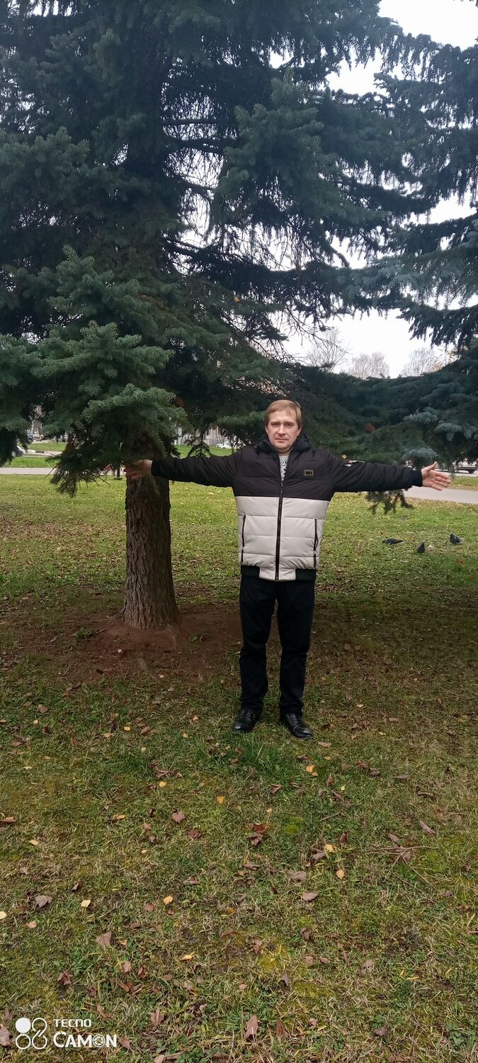  32123889  Sergei, 44 ,    