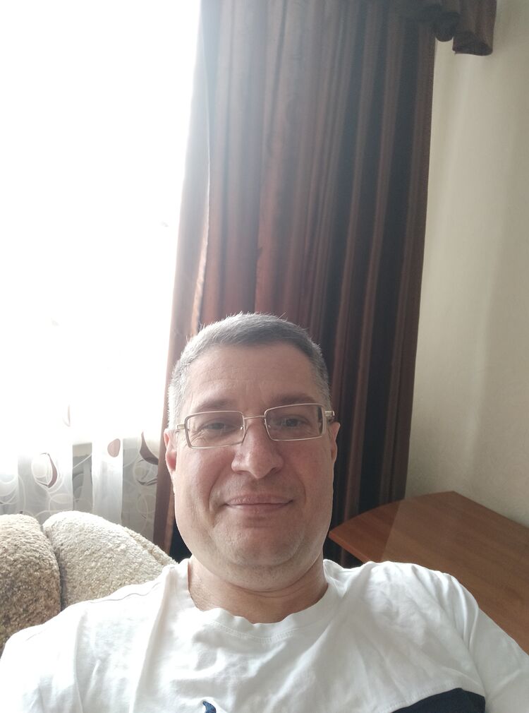  54457529  Valeri, 52 ,    