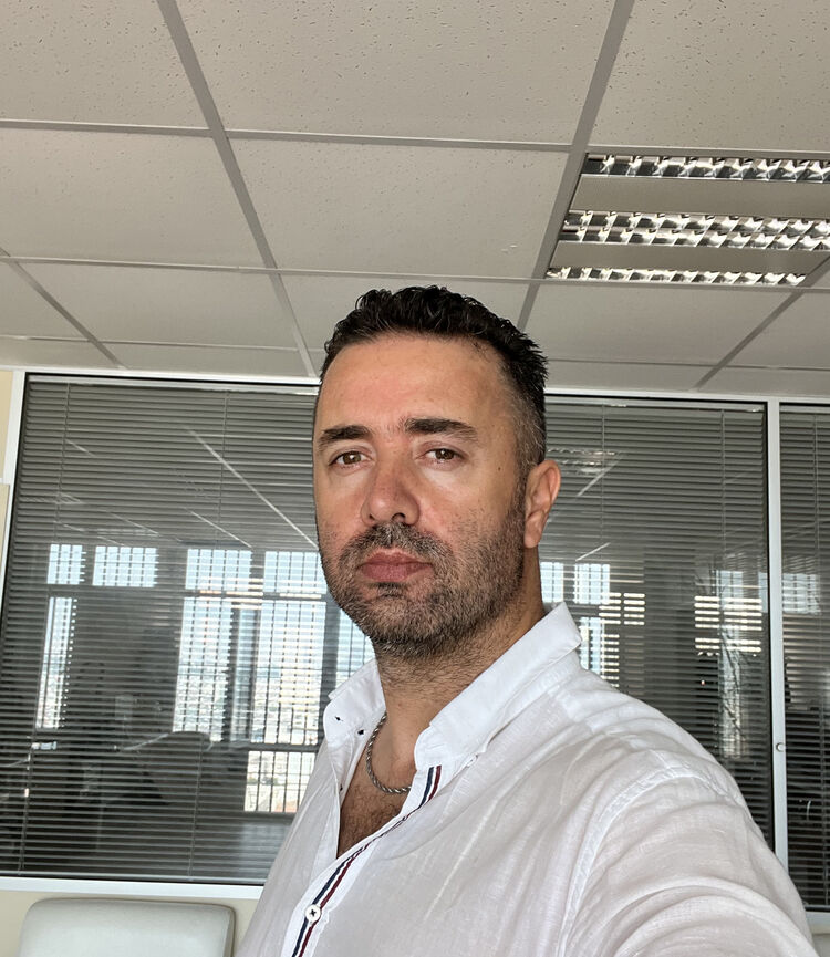  50137909  Yennal, 40 ,    Cesme