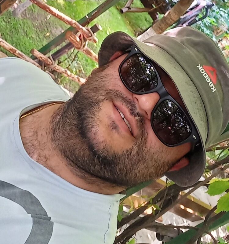  -,   Rafael, 37 ,   ,   , c , 