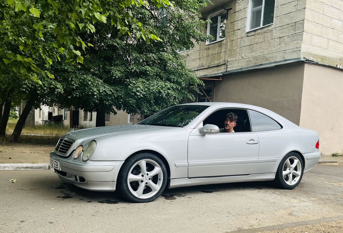  28925809  Frank, 30 ,    Praha