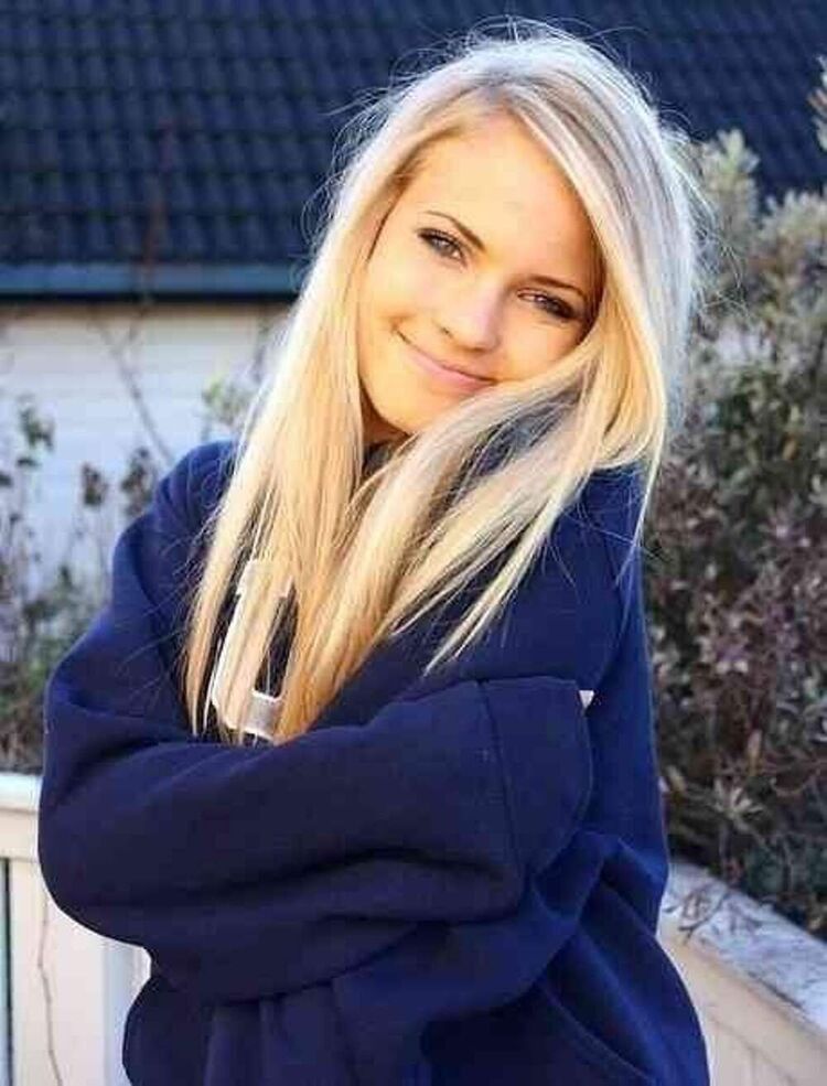  54462349  Julia, 35 ,    