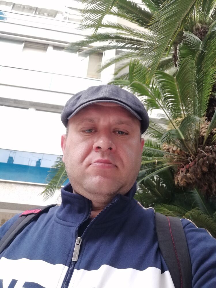  46529319  Eduard, 41 ,    
